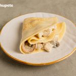 Crepes rellenos de pollo con champiñones
