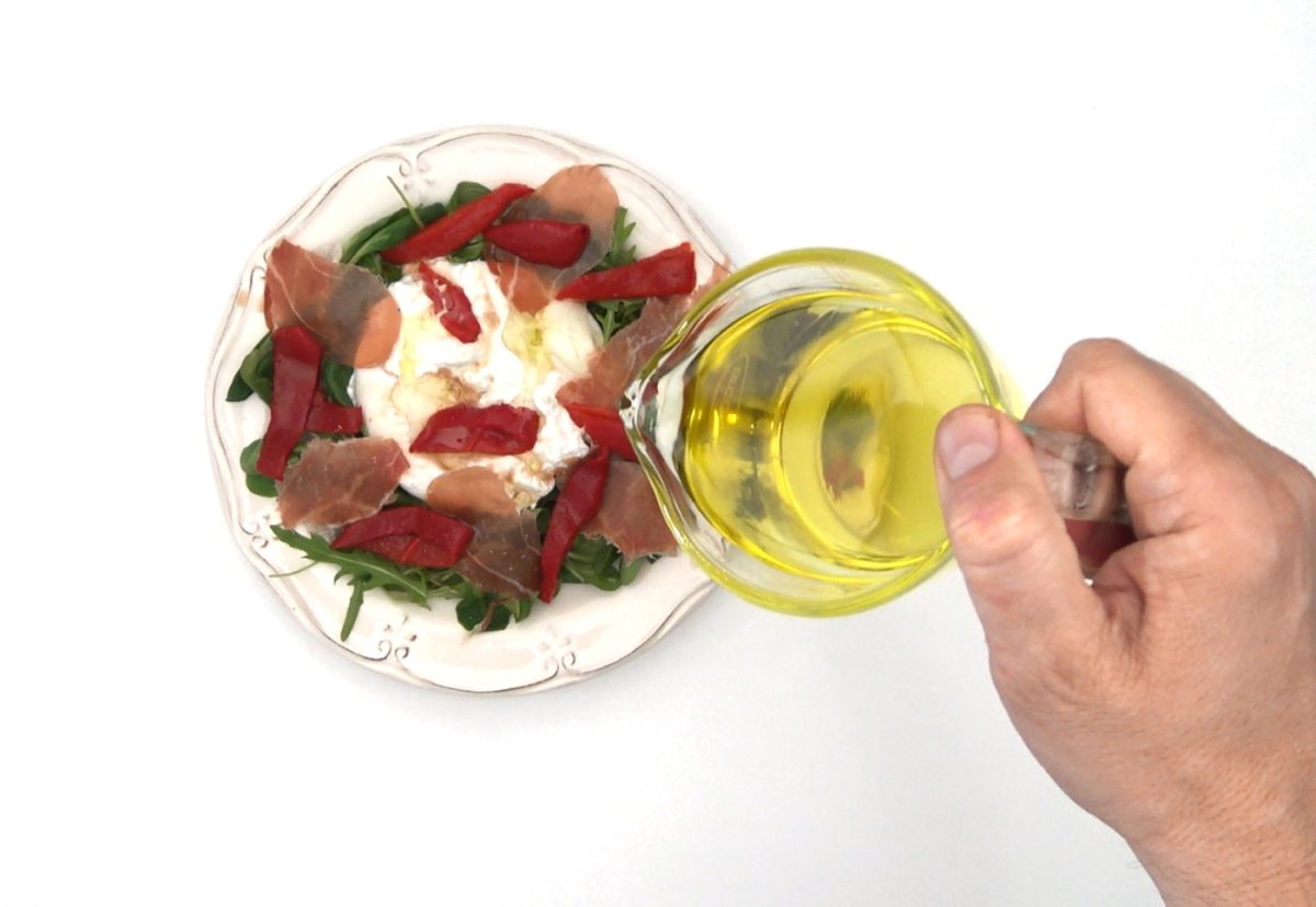Ensalada de burrata con jamón ibérico y pimientos asados
