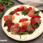 Ensalada de burrata con jamón ibérico y pimientos asados