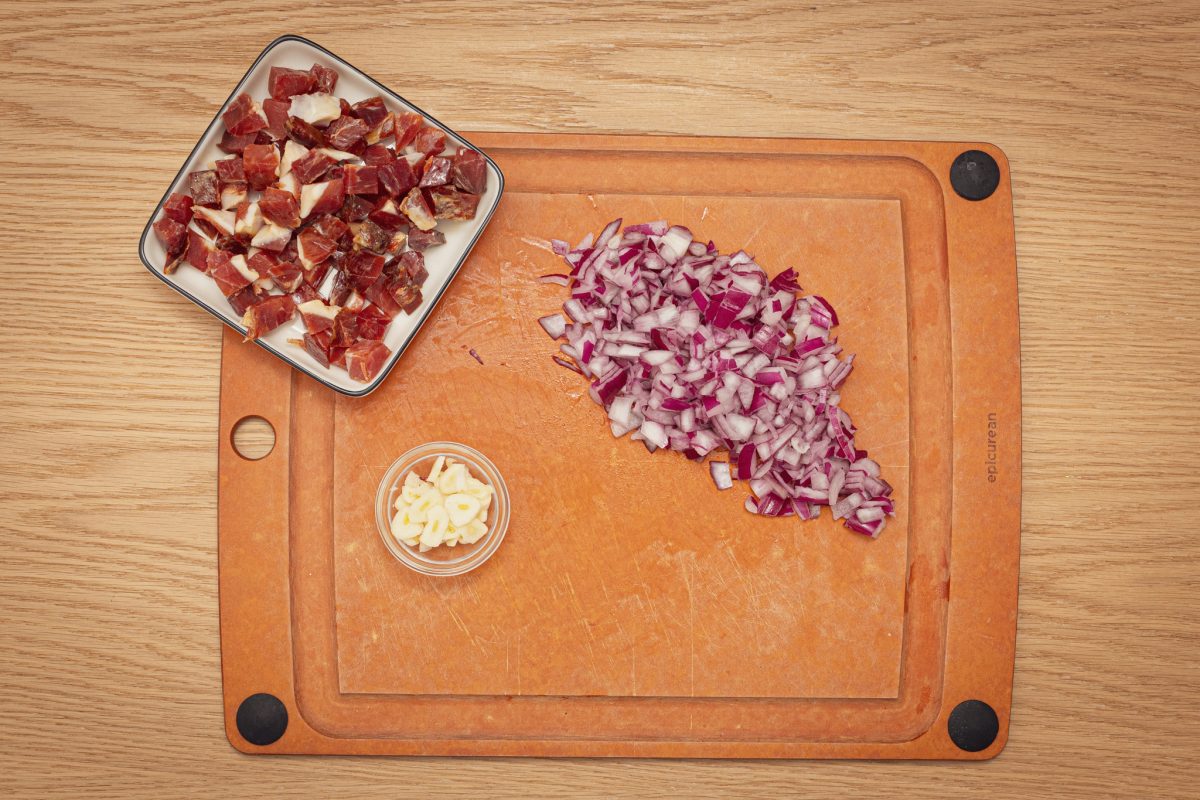 Habas con jamón. Receta sencilla y completa paso a paso