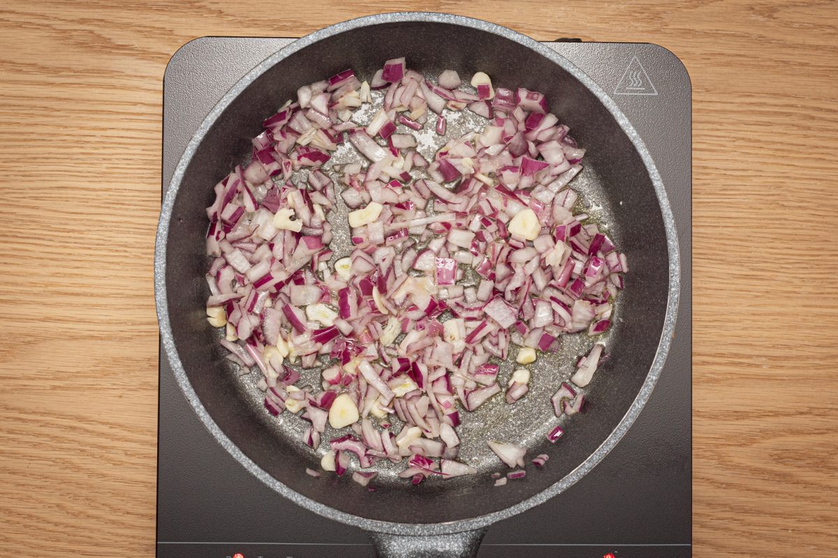 Habas con jamón. Receta sencilla y completa paso a paso