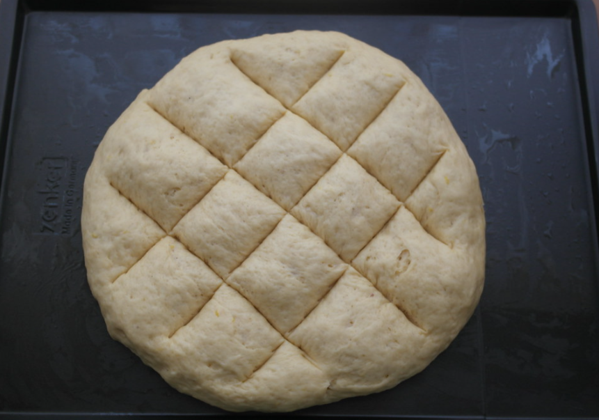 Tarta Larpeira gallega. Bollo dulce con crema pastelera