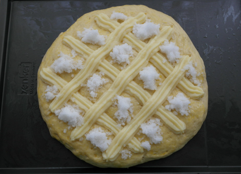 Tarta Larpeira gallega. Bollo dulce con crema pastelera
