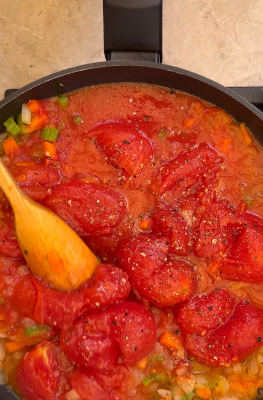 Pasta fresca con salsa alla Napolitana