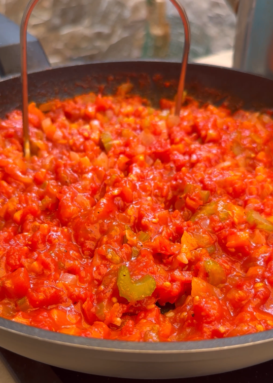 Pasta fresca con salsa alla Napolitana