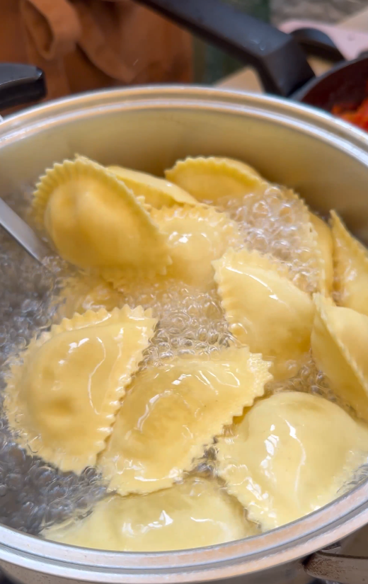 Pasta fresca con salsa alla Napolitana