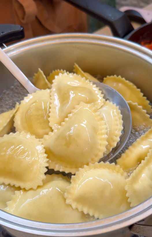 Pasta fresca con salsa alla Napolitana