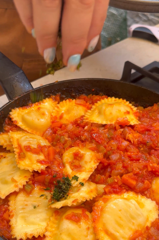 Pasta fresca con salsa alla Napolitana
