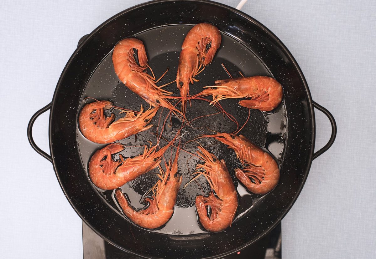 Fideuá de Gandía con rape, gambas y sepia