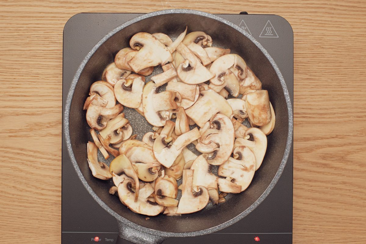 Crepes rellenos de pollo con champiñones