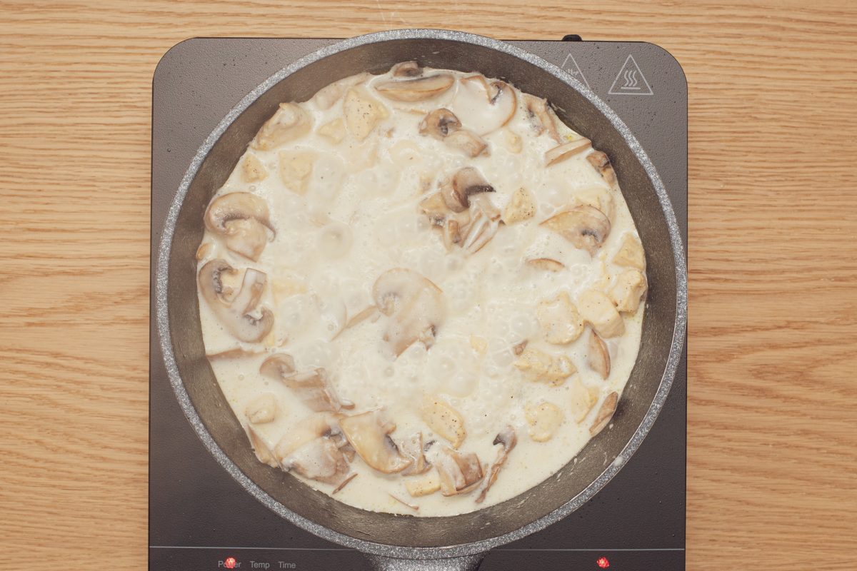 Crepes rellenos de pollo con champiñones