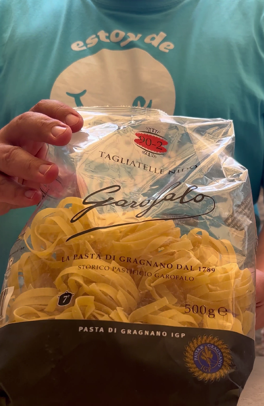 Tagliatelle con gambas y verduras. Receta rápida paso a paso