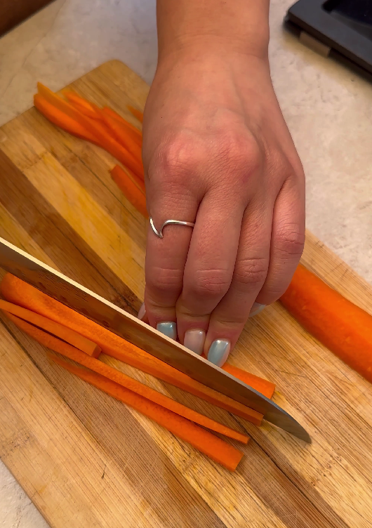 Tagliatelle con gambas y verduras. Receta rápida paso a paso
