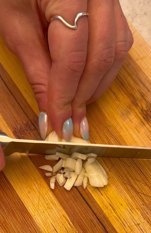 Tagliatelle con gambas y verduras. Receta rápida paso a paso