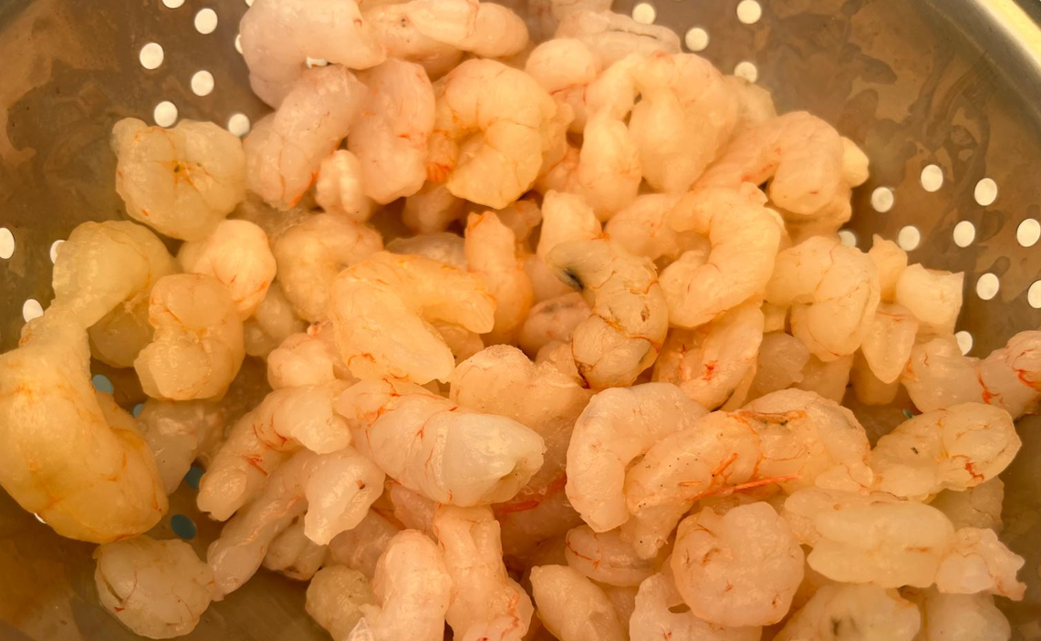 Tagliatelle con gambas y verduras. Receta rápida paso a paso