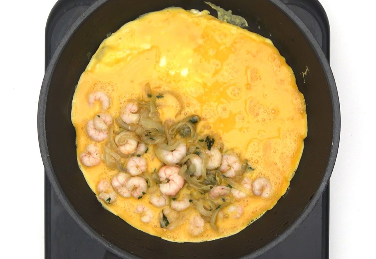 Tortilla de gambas. Una receta lista en 15 minutos