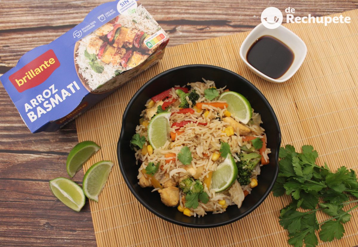 Wok de arroz con pollo. Salteado fácil y delicioso