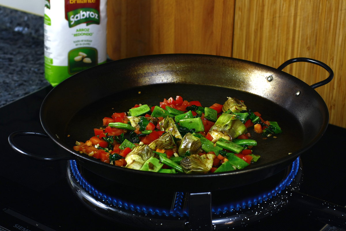 arroz de verduras en paella paso 10