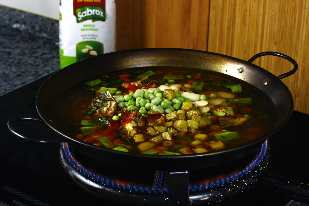 arroz de verduras en paella paso 12