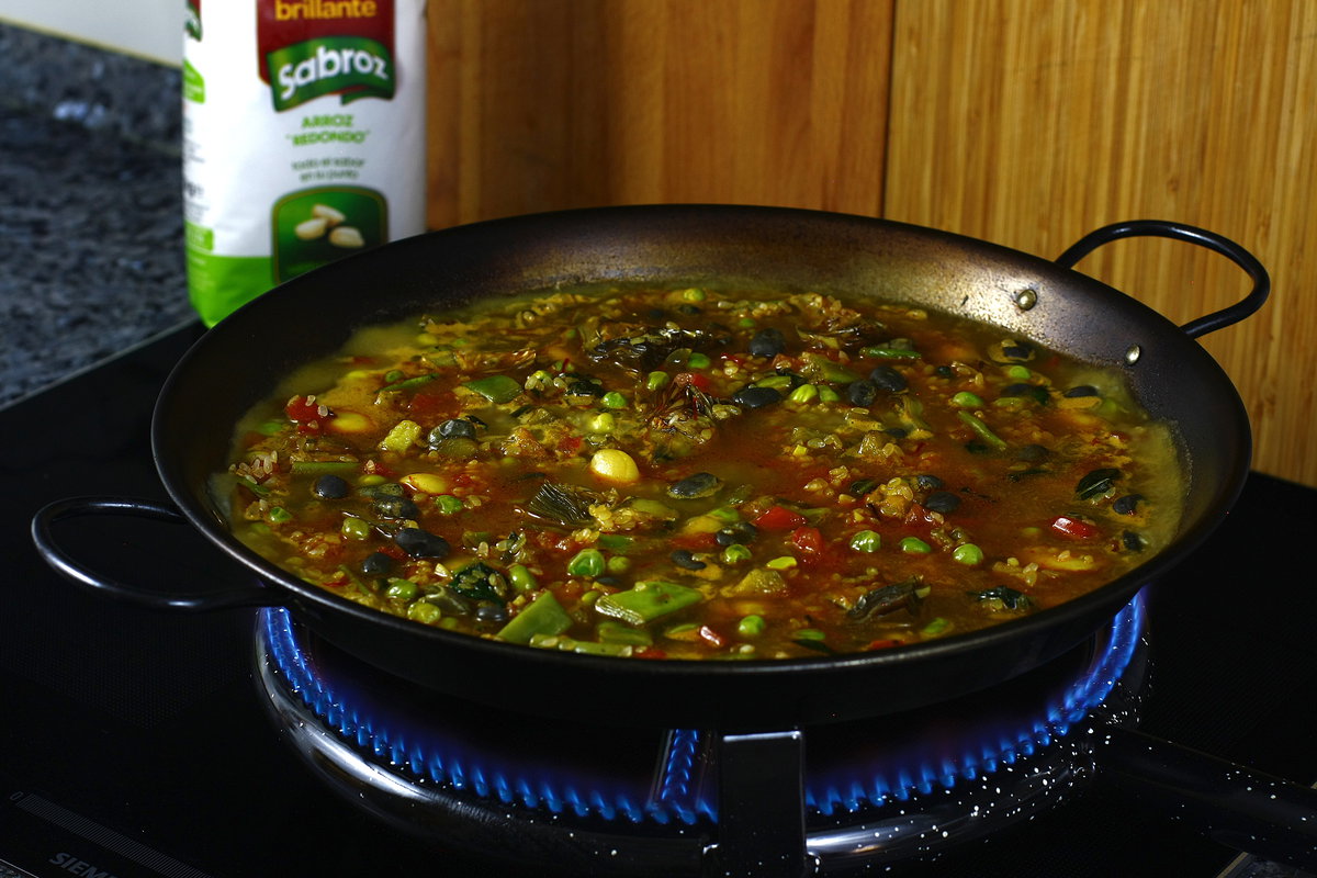 arroz de verduras en paella paso 14