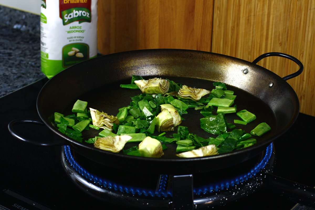 arroz de verduras en paella paso 9