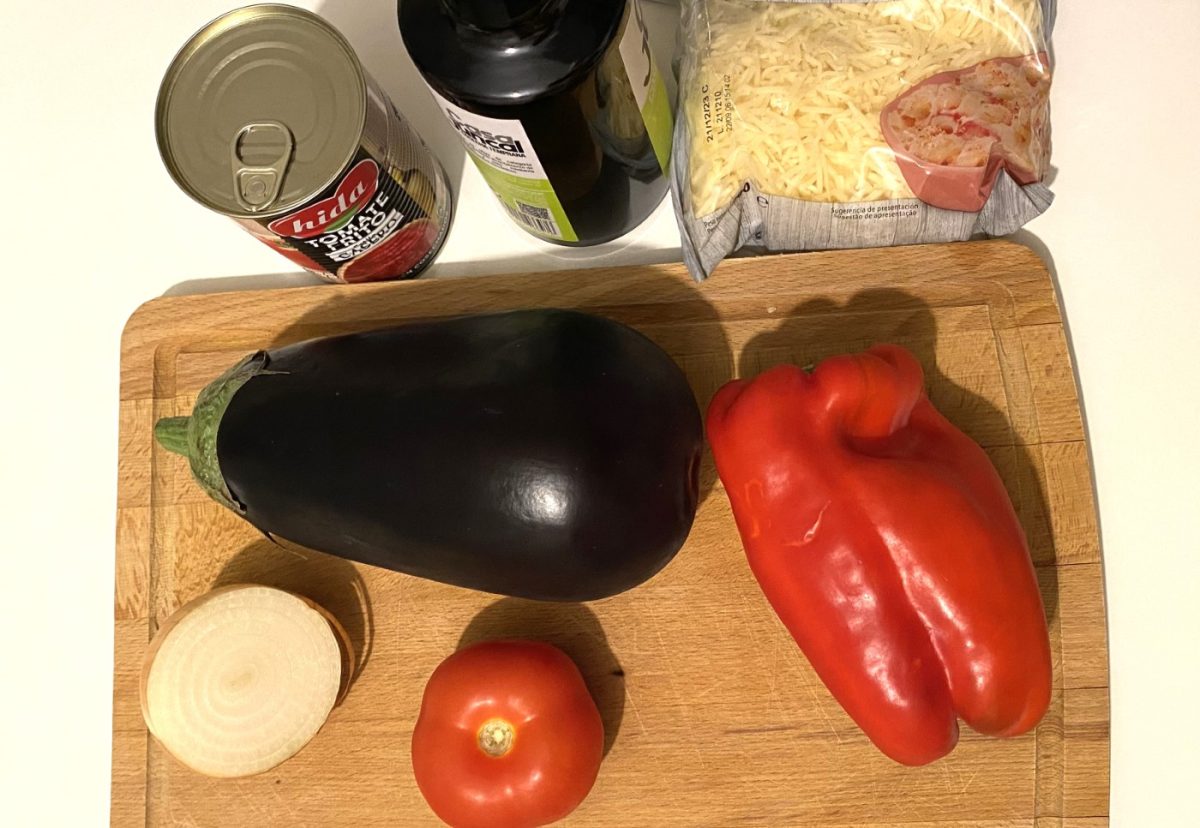 Cómo hacer rollitos de berenjena rellenos al horno