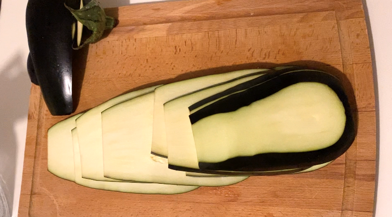 Cómo hacer rollitos de berenjena rellenos al horno