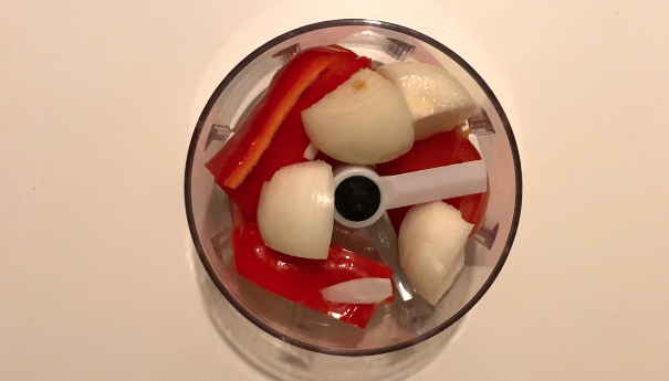Cómo hacer rollitos de berenjena rellenos al horno
