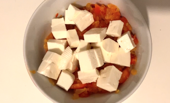 Cómo hacer rollitos de berenjena rellenos al horno