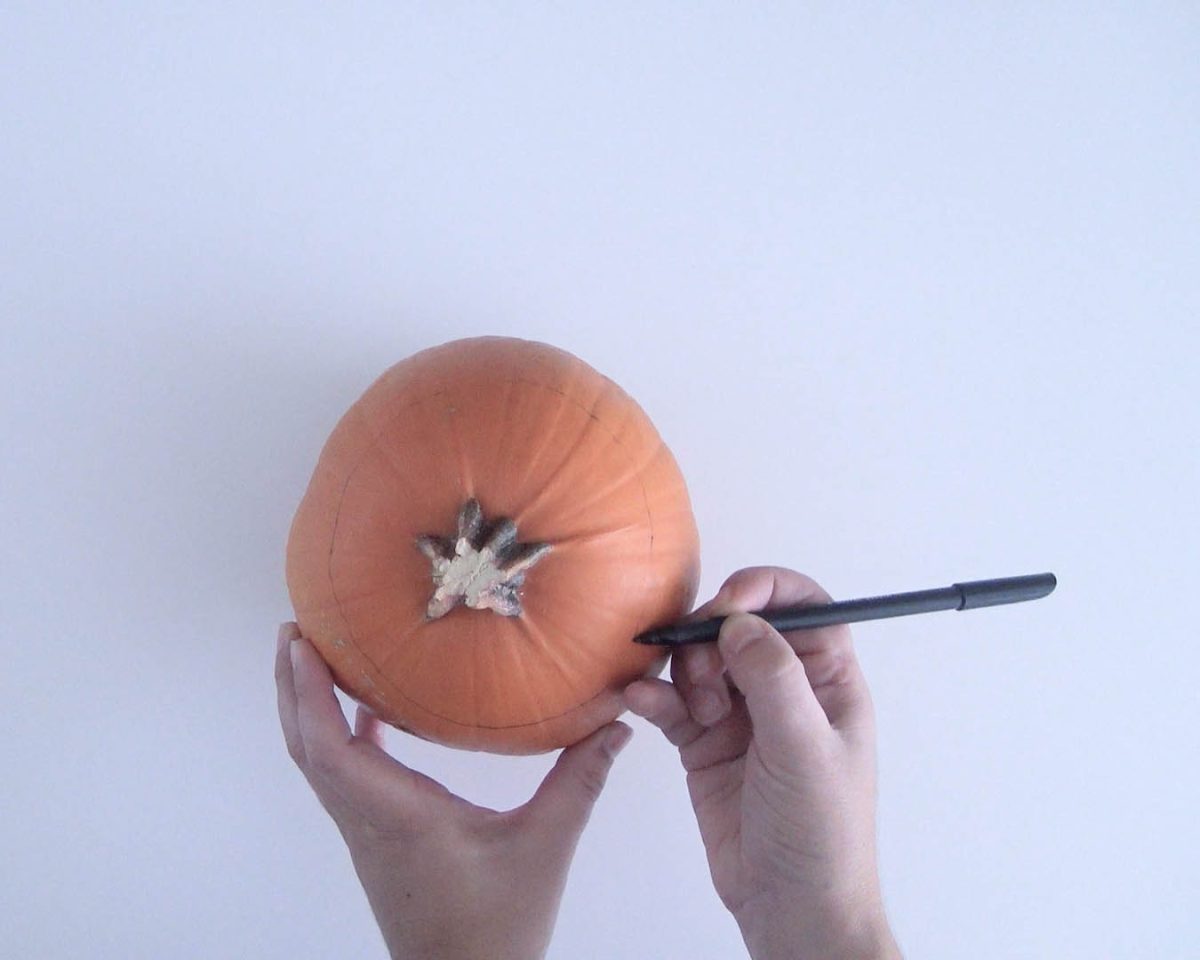 cómo decorar una calabaza paso 2