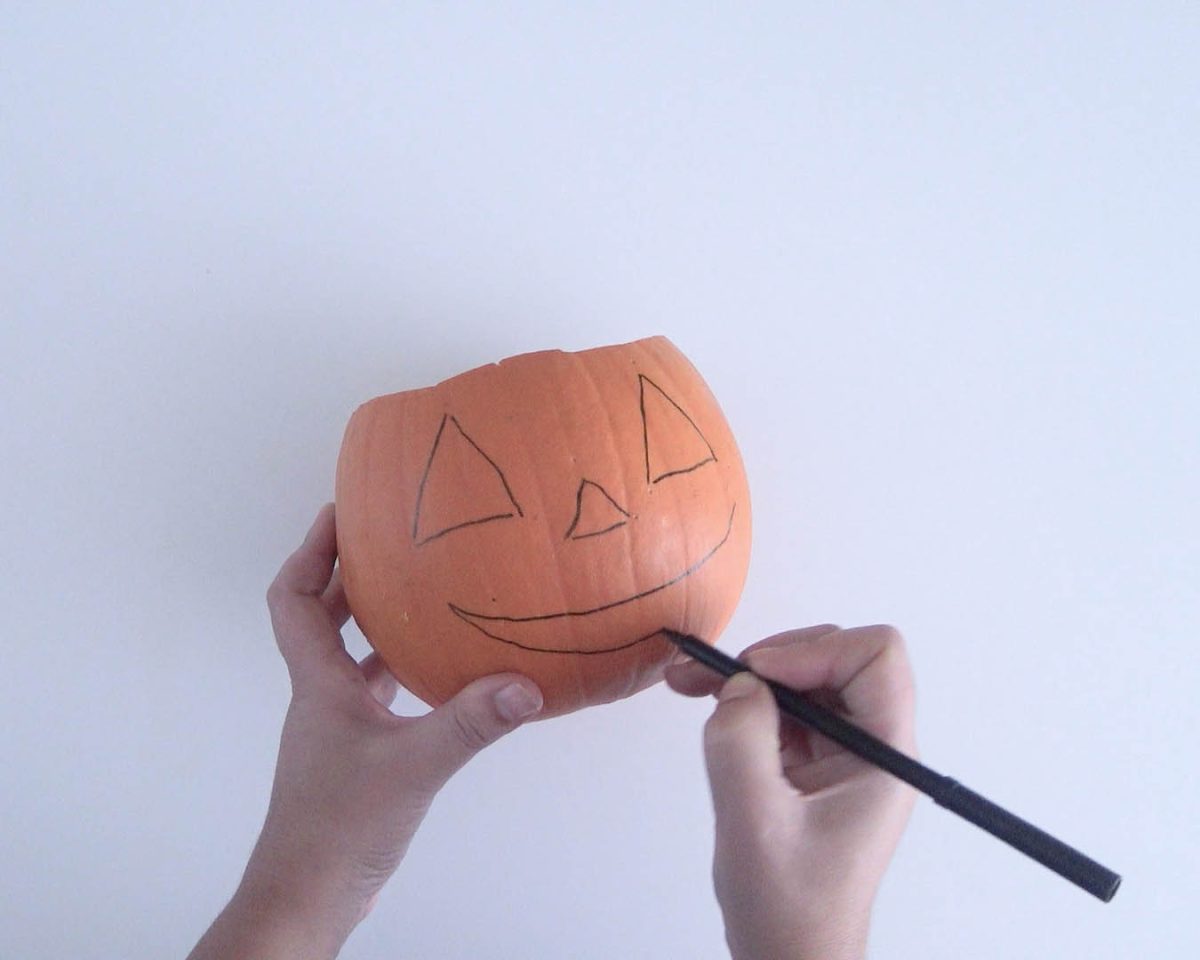 cómo decorar una calabaza paso 8