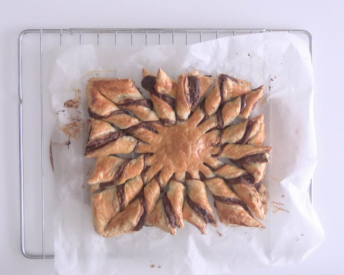 hojaldre relleno de chocolate paso 10