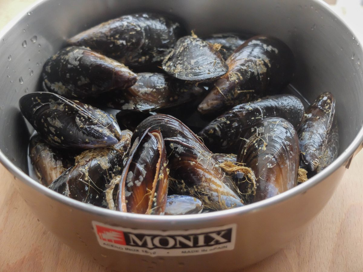 mejillones en salsa verde paso 2