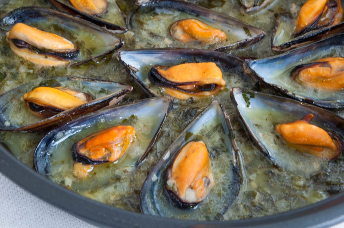 mejillones en salsa verde paso 9
