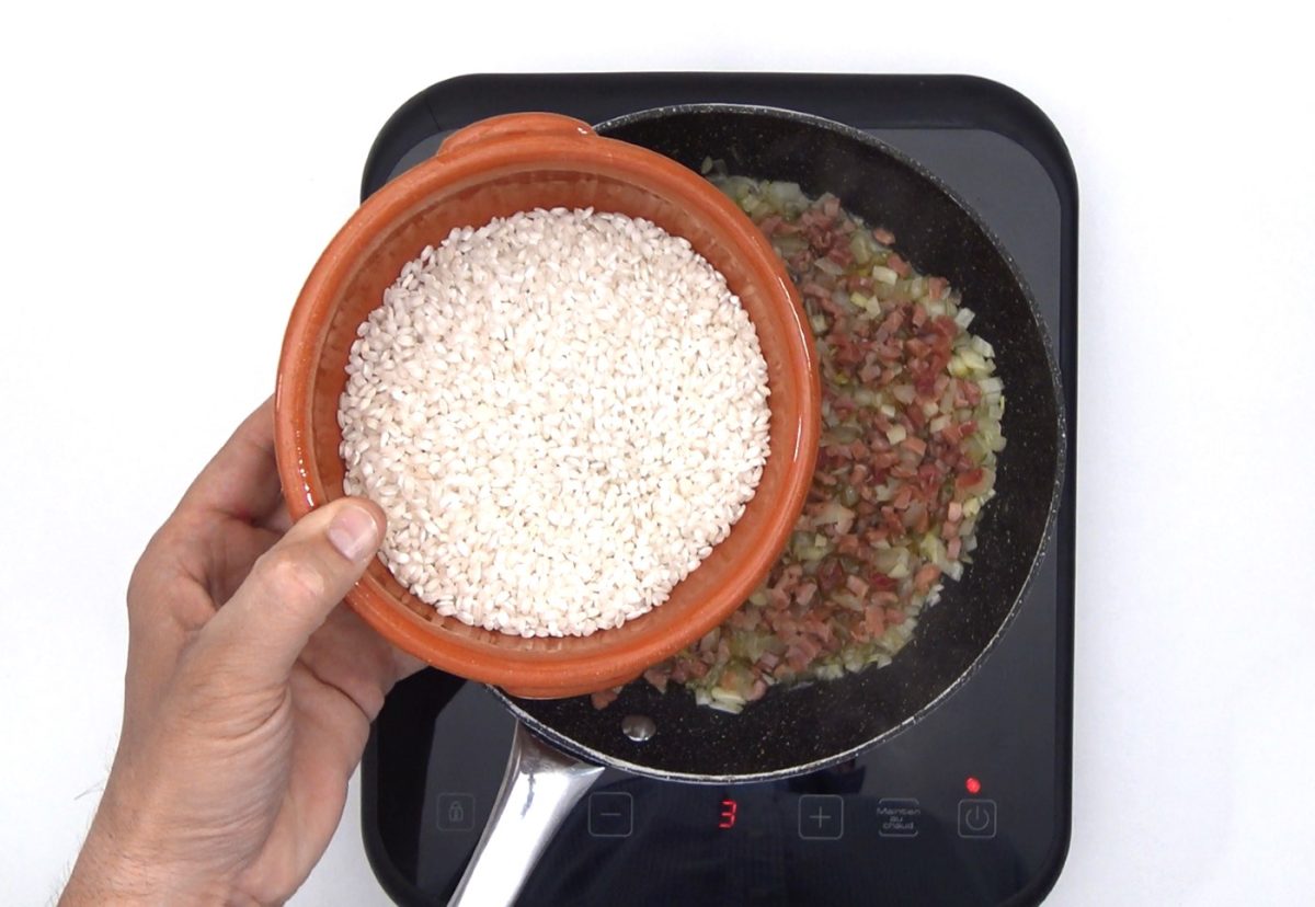 Arroz con jamón y queso. Un plato fácil y delicioso