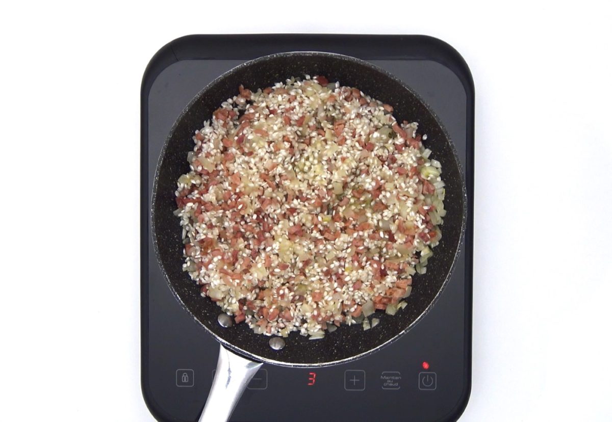 Arroz con jamón y queso. Un plato fácil y delicioso