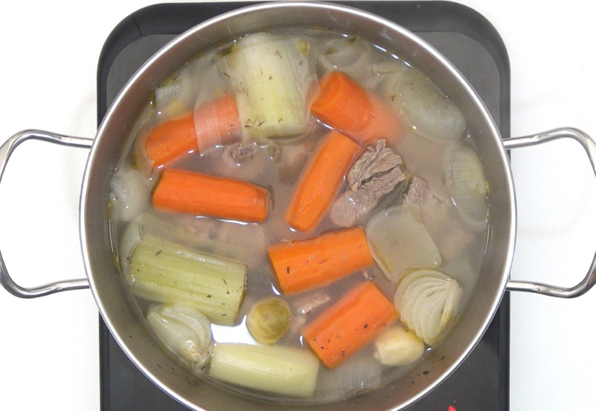 Blanquette de ternera. Un rico guiso de ternera estofada