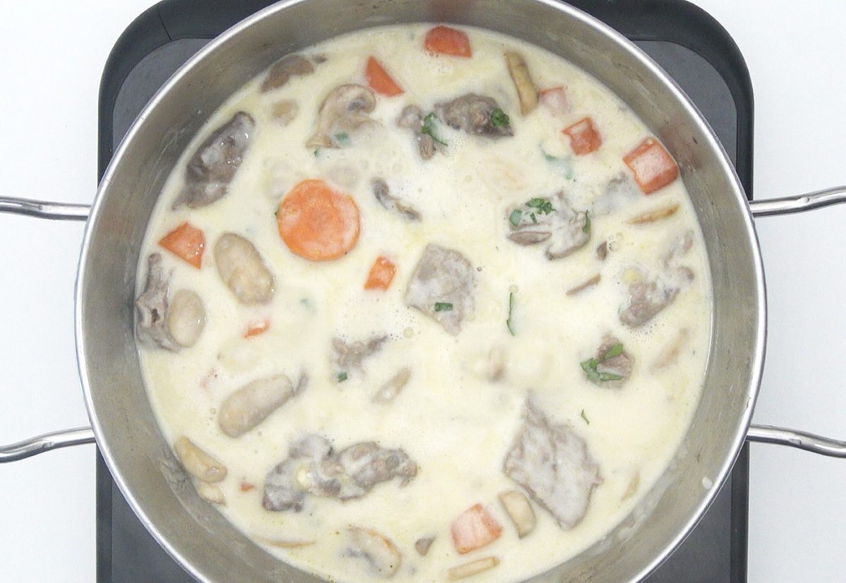 Blanquette de ternera. Un rico guiso de ternera estofada