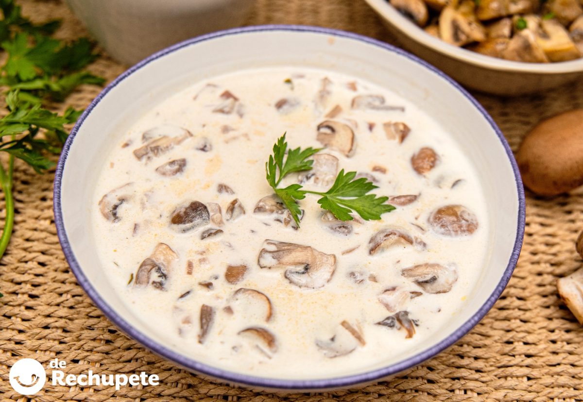 Champiñones con nata. Un plato cremoso y delicioso