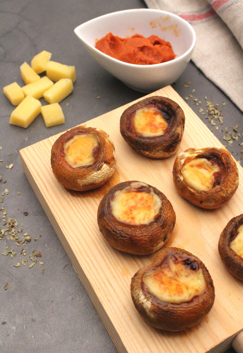 Champiñones rellenos de sobrasada y queso Mahón