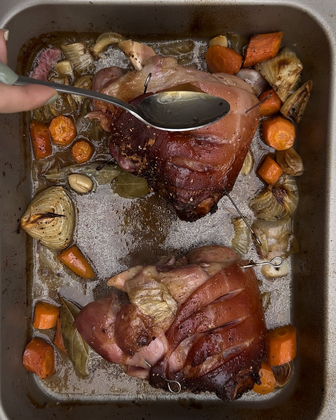 Codillo al horno. Un placer de la cocina tradicional