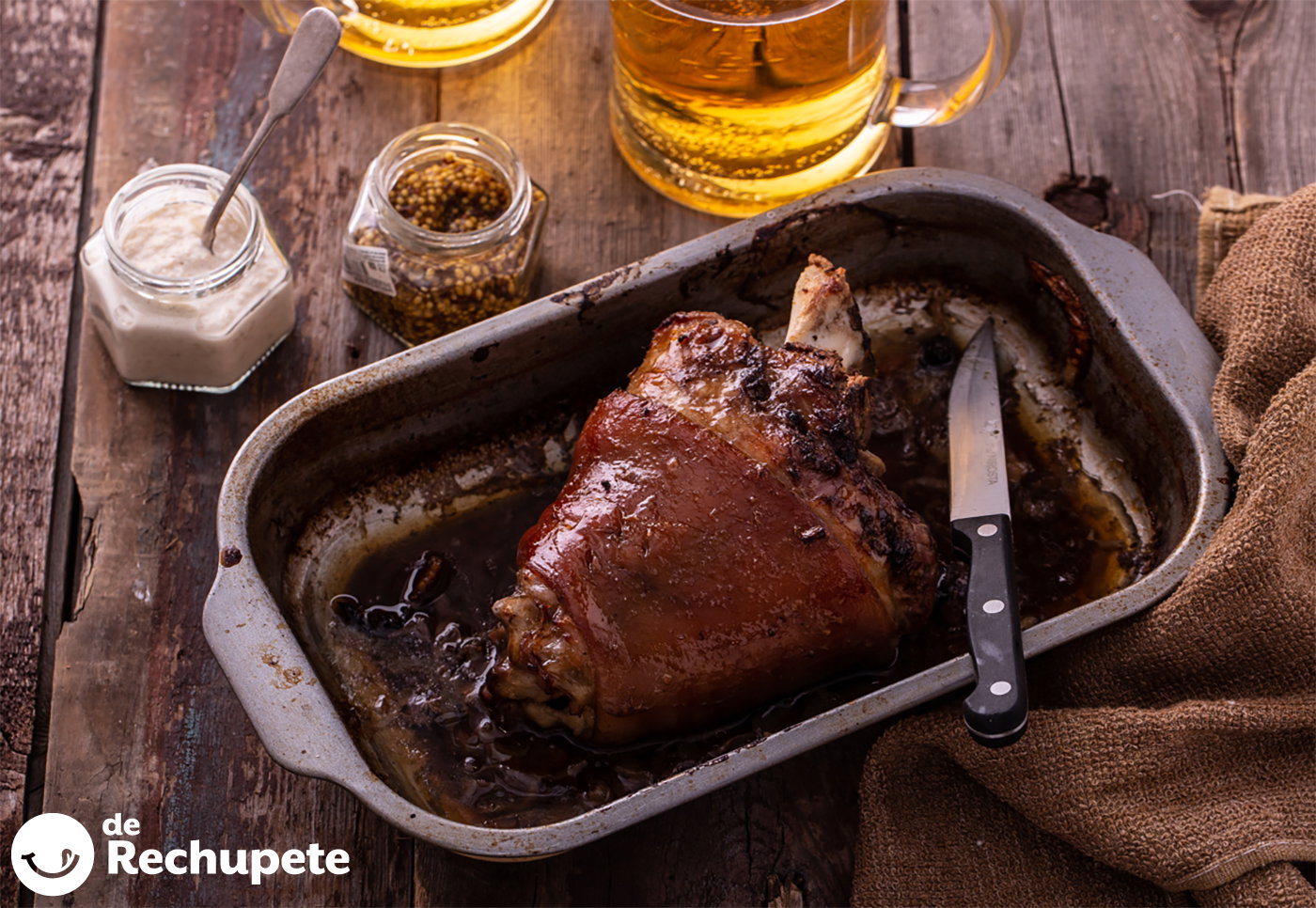 Codillo al horno con salsa de cerveza y verduras