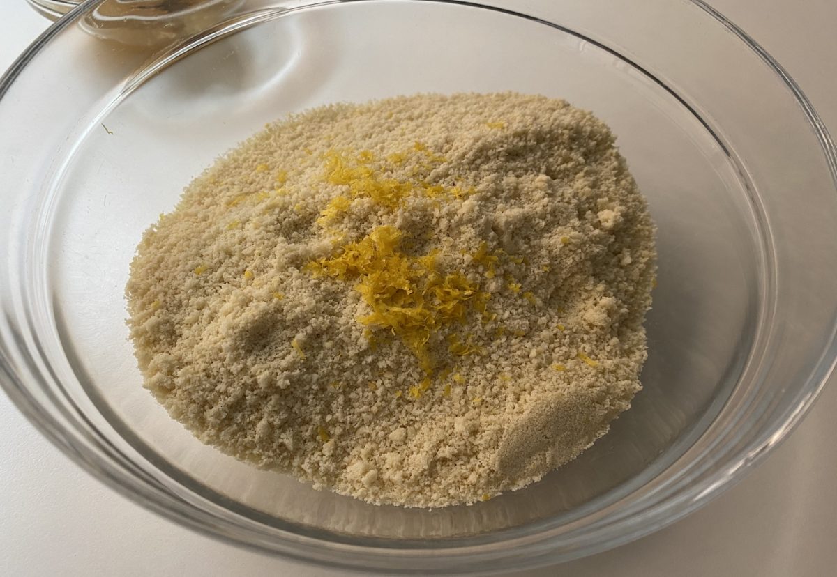 Cordiales murcianos. dulce tradicional con almendra y limón