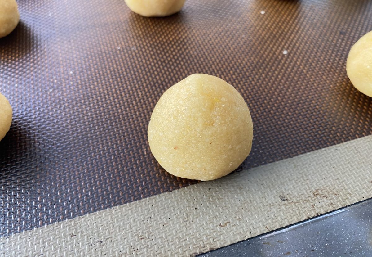 Cordiales murcianos. dulce tradicional con almendra y limón