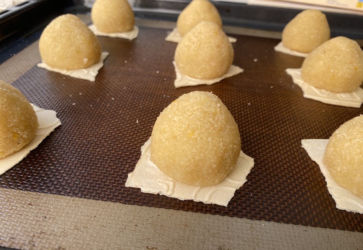 Cordiales murcianos. dulce tradicional con almendra y limón