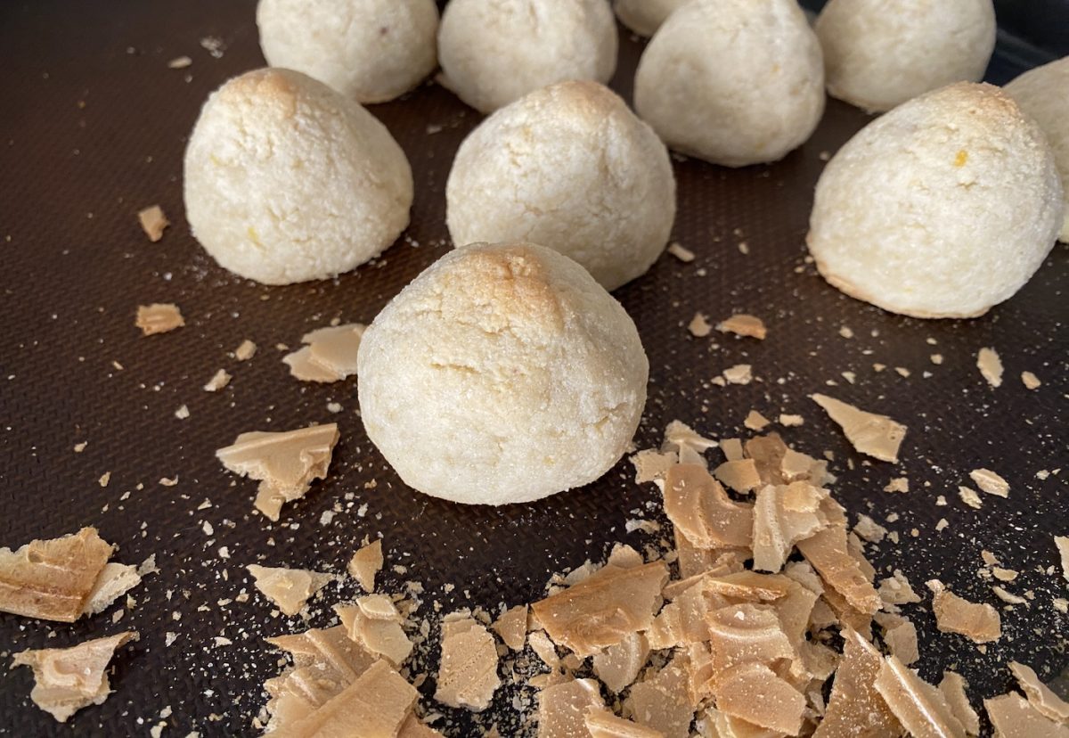 Cordiales murcianos. dulce tradicional con almendra y limón
