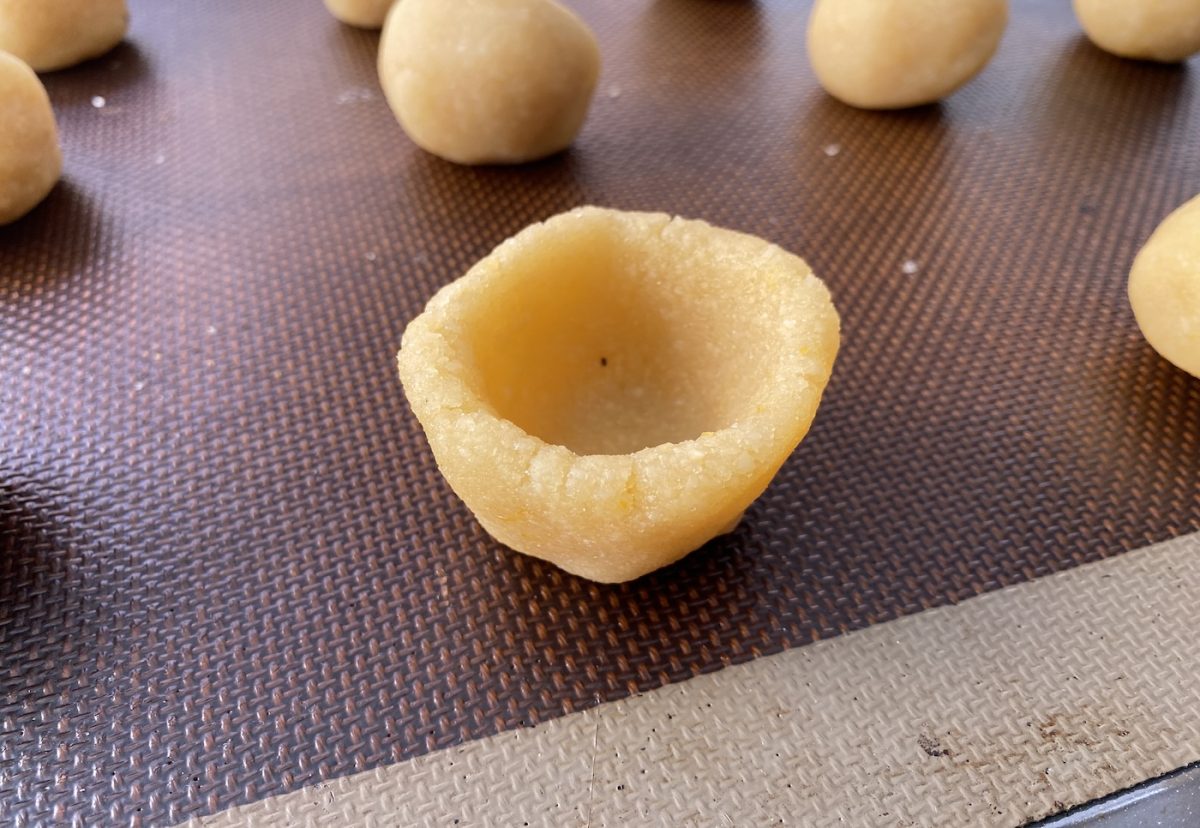 Cordiales murcianos. dulce tradicional con almendra y limón