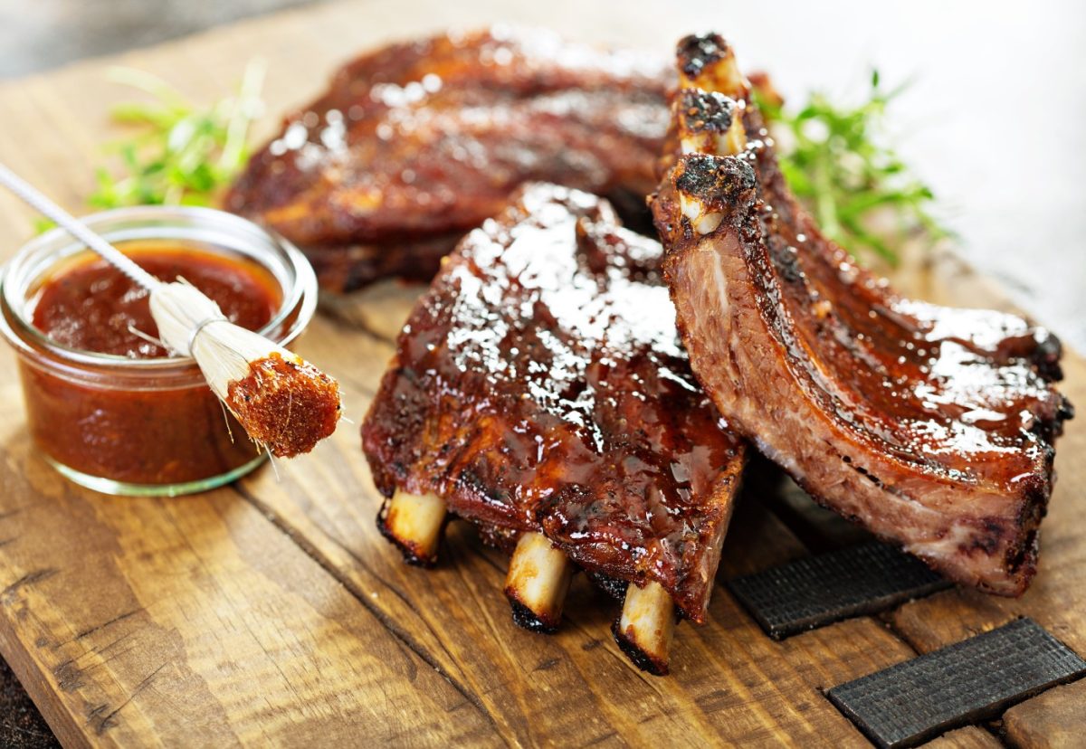 Costillas de cerdo ahumadas con salsa barbacoa