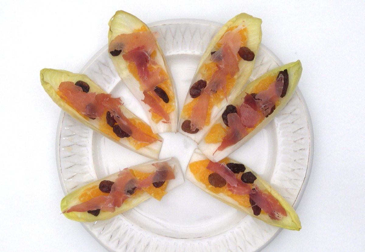 Ensalada de endivias con jamón ibérico y naranja