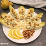 Ensalada de endivias con queso azul y pera